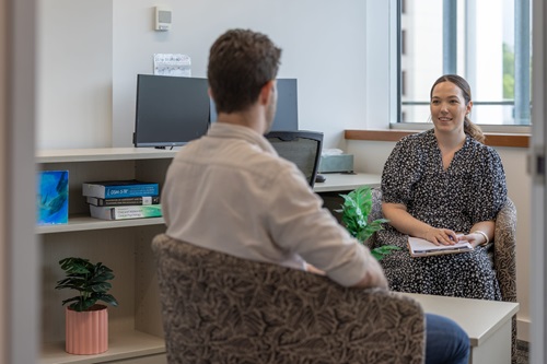 Photo: two students in a psychology clinic setting /  Image by Roslyn Budd – Budd Photography.