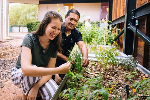 Photo: Indigenous Studies students in a garden setting