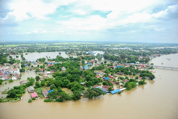 Photo: an aerial view of a flooded town / Image via Shutterstock